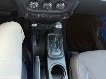 Jeep Wrangler III Unlimited Facelifting 2.8 CRD 200KM 2017 Jeep Wrangler Unlimited 2.8 CRD Automatik Rubicon 200KM 2017r Zamiana!, zdjęcie 21