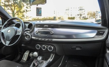 Alfa Romeo Giulietta Nuova II Hatchback 5d 1.4 TB 16v Mair 170KM 2011 Alfa Romeo Giulietta 1,4T (170KM) Salon PL 145 tys. km 1.4 Benzyna 170KM, zdjęcie 9