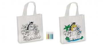 Пакетик для раскрашивания + фломастеры.