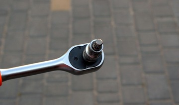 ИЗОГНУТЫЙ КЛЮЧ-ТРЕЩОТКА 1/4 155 мм, ХРАПОВАЯ СТАЛЬ 6140 T72 DFJA