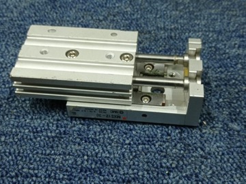 Siłownik pneumatyczny SMC MXS12-30 z wózkiem