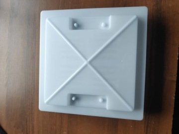 Мансардное стекло закрывает световой люк каравана МПК 40х40.