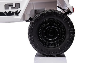 Автомобиль Toyota FJ Cruiser 4x4 на аккумуляторе