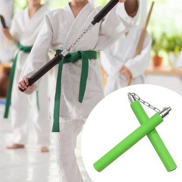 Nunczaki treningowe z pianki Wygodny uchwyt ze sznurkiem Nunchakus w kolorze chińskiej zieleni