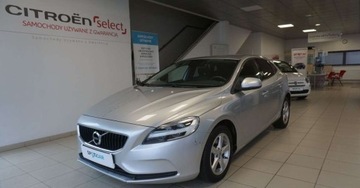 Volvo V40 II Hatchback Facelifting 2.0 D3 150KM 2017 Volvo V40 D3 Drive-E Momentum aut FV23