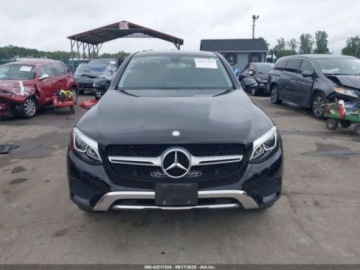 Mercedes GLC C253 2017 Mercedes-Benz GLC 2017 r., 2,0L 300 COUPE 4MATIC 2.0 Benzyna 241KM, zdjęcie 1