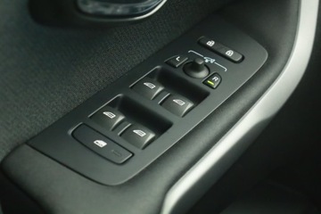 Volvo V40 II Cross Country Facelifting 2.0 T4 190KM 2018 Volvo V40 Cross Country 2.0 T4 AWD, Salon Polska, zdjęcie 16