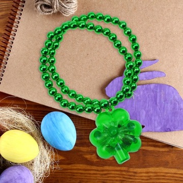 СТ. Колье из бисера ко Дню Святого Патрика с украшением в виде листьев Святого Патрика