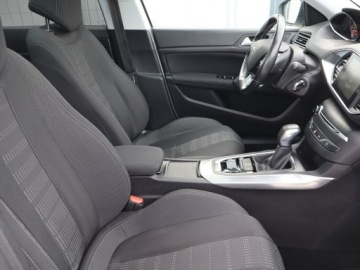 Peugeot 308 II SW 1.2 PureTech 130KM 2015 Peugeot 308 1.2 PureTech, Automat, Navi, Klima, zdjęcie 8