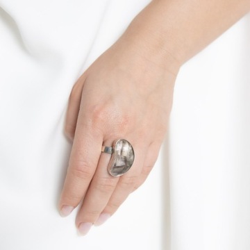 Srebrny duży pierścionek masa perłowa regulowany