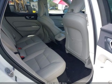 Volvo XC60 II 2024 Volvo XC 60 B5 Plus Dark Theme 2024 2.0l 2.0 Benzyna 247KM, zdjęcie 12