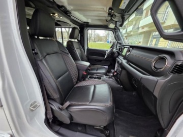 Jeep Wrangler IV Sahara Plug-In Seria 6 2.0 4xe 381KM 2023 JEEP WRANGLER Sahara High Altitude, 2.0l 4xe Plug-in-Hybrid 381KM 17,652km, zdjęcie 34