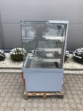 300 шт. Холодильная кондитерская витрина