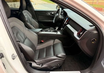 Volvo V60 II  Kombi 2.0 D4 190KM 2019 Volvo V60 R DESIGN 2.0D4 AWD 190ps AutoMat8Biegow HiBeamLED SerwisASO VAT23, zdjęcie 18