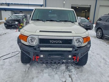 Toyota FJ Cruiser 4.0 239KM 2013 Toyota FJ 4.0 260 KM, 4x4, lift, maly przebieg, import USA 4.0 Benzyna, zdjęcie 6