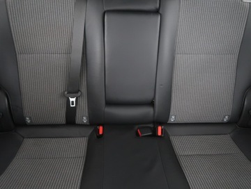 Toyota Auris II Hatchback 5d Facelifting 1.8 Hybrid 136KM 2016 Toyota Auris Hybrid, Salon Polska, 1. Właściciel, zdjęcie 9