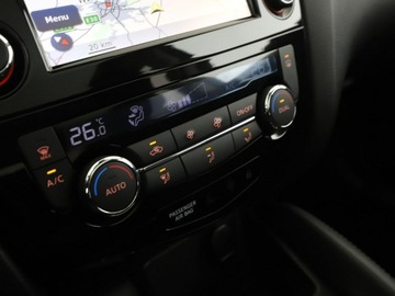Nissan Qashqai II Crossover 1.6 dCi 130KM 2015 Nissan Qashqai Navi Panorama Czujniki parkowania, zdjęcie 25