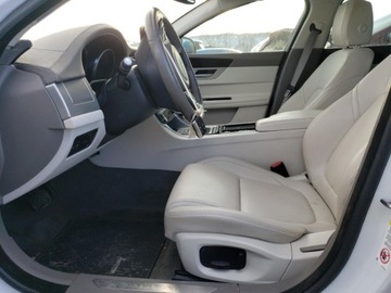 Jaguar XF II 2018 Jaguar XF Premium 2018 2.0l 2.0 Benzyna 247KM, zdjęcie 7