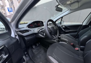 Peugeot 208 I Hatchback 3d 1.2 VTI 82KM 2013 Peugeot 208 Czujniki Kamera niski przebieg Warszawa 1.2 Benzyna 82KM, zdjęcie 5