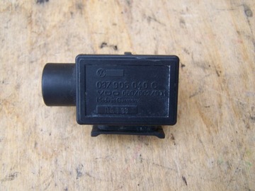 CZUJNIK TEMPERATURY VW SEAT 2,0 B 037906040C