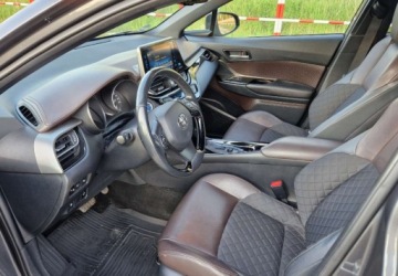 Toyota C-HR I Crossover 1.8 Hybrid 122KM 2017 Toyota C-HR 1,8 Hybrid Prestige Skora Kamera Navi 1.8 Hybryda 122KM, zdjęcie 16