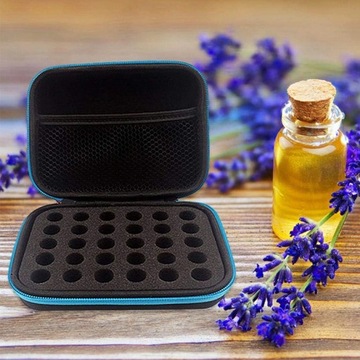 Футляр-органайзер на 60 лаков для ногтей.