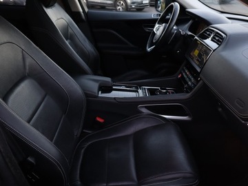 Jaguar F-Pace SUV 2.0 iD4 240KM 2017 Jaguar F-Pace 25d AWD, 237 KM, 4X4, Automat, zdjęcie 8