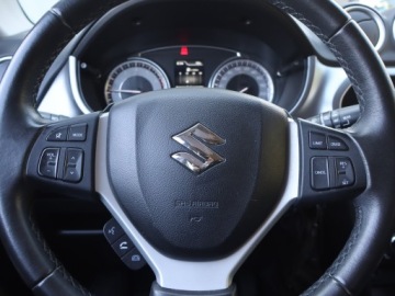 Suzuki Vitara III SUV Facelifting 1.0 BoosterJet 111KM 2019 Suzuki Vitara 1.0 BoosterJet, Salon Polska, zdjęcie 14