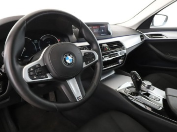 BMW Seria 5 G30-G31 Touring 520d 190KM 2018 BMW 520 automat full LED navi klima auto ACC, zdjęcie 13