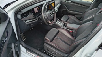 Skoda Octavia IV RS Kombi 2.0 TDI SCR 200KM 2022 Skoda Octavia Combi RS 2.0TDI 200KM Hak Panorama M, zdjęcie 9