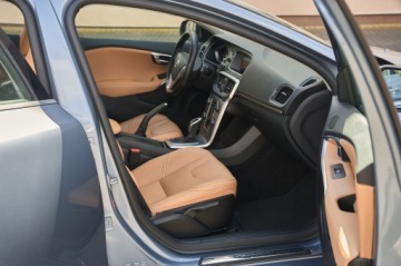Volvo V40 II Hatchback Facelifting 2.0 D2 120KM 2018 VOLVO V40 INSCRIPTION PANORAMA JASNA SKÓRA AUTOMAT, zdjęcie 22