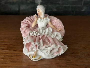 Dama sygnowana figurka porcelana koronkowa koronka