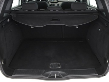 Mercedes Klasa B W246 Sports Tourer Facelifting 1.5 180 d BlueEFFICIENCY Edition 109KM 2017 Mercedes B 180 navi kamera i czujniki parkowania, zdjęcie 19