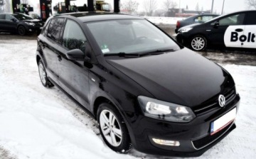 Volkswagen Polo V Hatchback 5d 1.2 70KM 2012 Volkswagen Polo Nawigacja, Czujniki parkowania, Podgrzewane fotele 1.2 70KM, zdjęcie 1