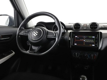 Suzuki Swift VI Hatchback 1.2 DualJet 90KM 2018 Suzuki Swift grzane fotele klima, zdjęcie 15