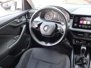 Skoda Kamiq Crossover 1.0 TSI 110KM 2022 Skoda Kamiq 1.0 TSI, Salon Polska, Automat, zdjęcie 6