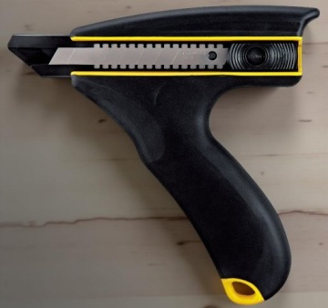 Нож для обоев TAJIMA STRONGRIP 22 мм с выдвижным отламывающимся лезвием