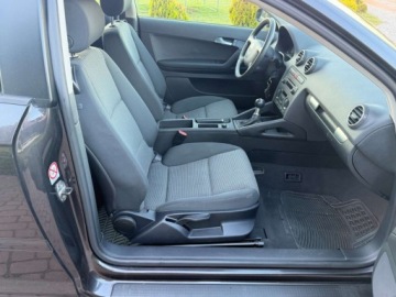 Audi A3 8P Hatchback 3d 1.6 102KM 2004 Audi A3 3-drzwiowe 1.6mpi 102KM Klima Alusy Grzane fotele Sprawdz 1.6, zdjęcie 5