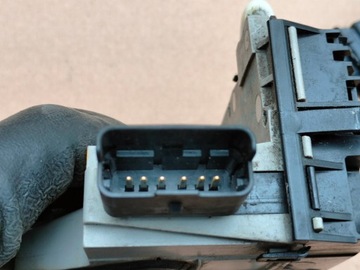 CITROEN DS5 ZÁMEK DVEŘE PŘEDNÍ 6 PIN