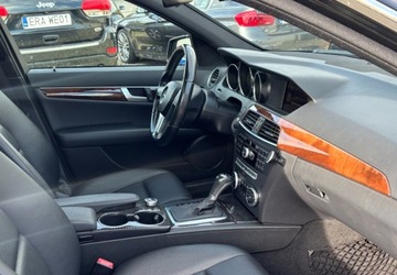 Mercedes Klasa C W205 2014 Mercedes-Benz Klasa C Wersja Avantgarde AMG 3.5 Benzyna 231KM, zdjęcie 12