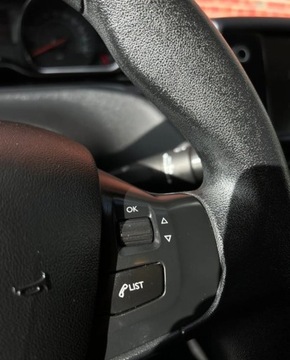 Peugeot 208 I Hatchback 3d 1.2 VTI 82KM 2013 Peugeot 208 Czujniki Parkowania Climatronic Alu Gwarancja w cenie Warszaw, zdjęcie 21