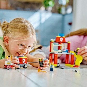 LEGO City 60375 Пожарная часть и пожарная машина