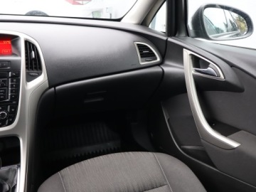 Opel Astra J Sports Tourer 1.4 Twinport ECOTEC 100KM 2011 Opel Astra 1.4 16V, Klima, Tempomat, Parktronic, zdjęcie 7