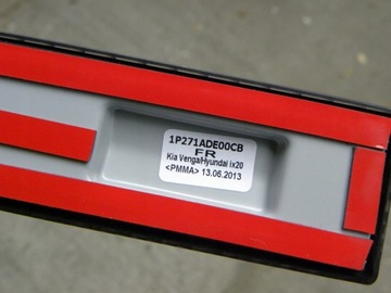 LIŠTA DVEŘE PŘEDNÍ PRAVÁ KIA VENGA IX20 CARBON