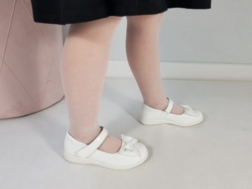 ZUZIA белые лаковые балетки для девочек с бантом 30