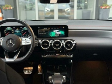 Mercedes CLA C118/X118 2020 Mercedes-Benz CLA 180 salon PLAMG Line 1.3 Benzyna 136KM, zdjęcie 3