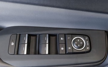 Toyota Prius V (XW60) 2.0  Hybrid Dynamic Force Plug-in 223KM 2023 Toyota Prius Plug-in 2.0 Hybrid Prestige 2.0 Hybryda 223KM, zdjęcie 19