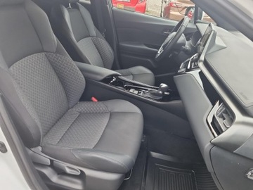 Toyota C-HR I Crossover Facelifting 1.8 Hybrid 122KM 2022 Toyota C-HR 1.8 Hybrid Style Toyota C-HR 1.8 Hybri, zdjęcie 9