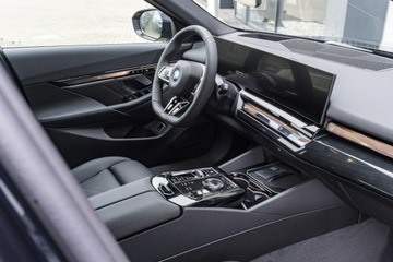 BMW Seria 5 G90-91 Sedan Plug-In 3.0 50e 489KM 2025 BMW 550 xDrive Sedan Dostępny od ręki!, zdjęcie 22