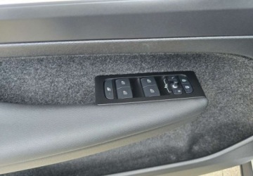 Volvo XC40 Crossover Plug-In Facelifting 1.5 T4 211KM 2022 Volvo XC 40 Volvo XC 40 T4 Recharge DKG Essential 1.5 Hybryda Plug-in 211KM, zdjęcie 8